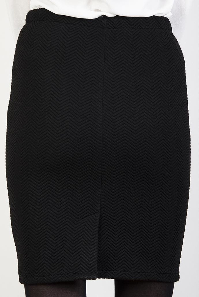 Ołówkowa czarna spódnica w jodełkę