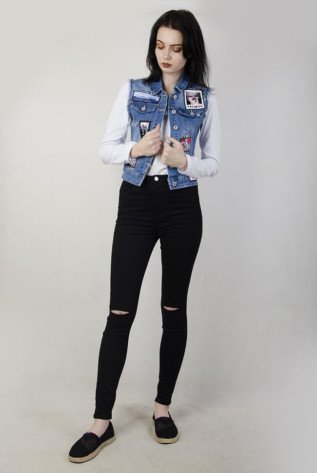 Jeansowa kamizelka z naszywkami