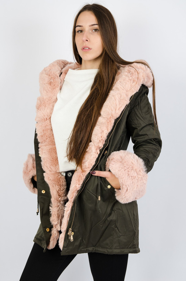 Zielona kurtka parka z różowym futerkiem