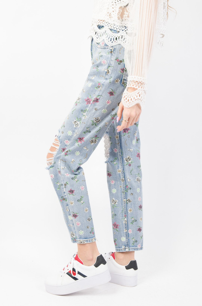 SPODNIE RELAXED FIT W DROBNE KWIATY Z PRZETARCIAMI