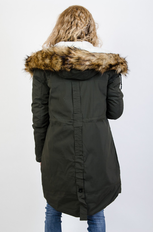 Zielona kurtka ocieplana ze ściągaczem w tali 