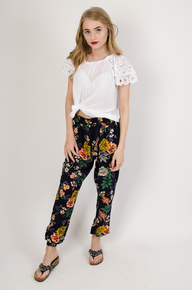 Granatowe alladynki w kwiaty