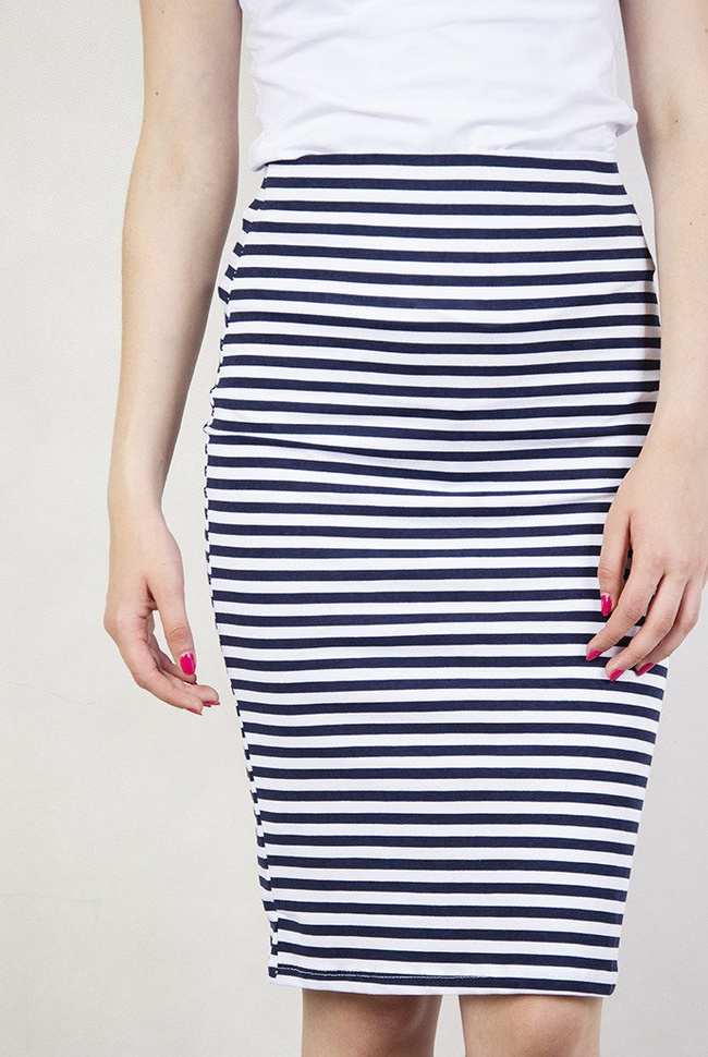 Biało-granatowa spódnica w cienkie paski