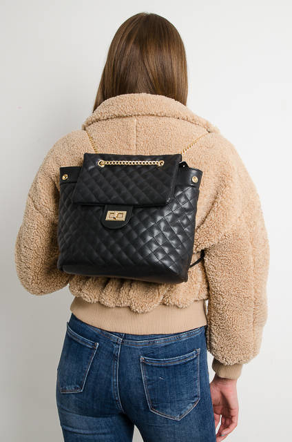 CZARNA PIKOWANA TOREBKA-PLECAK ZE ZŁOTYM ŁAŃCUSZKIEM