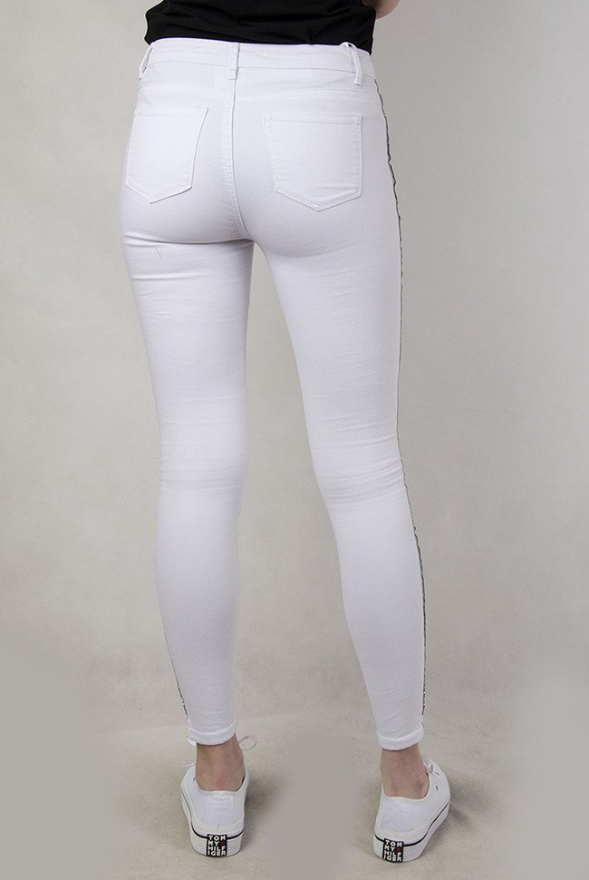 Białe spodnie z wysokim stanem i lampasami