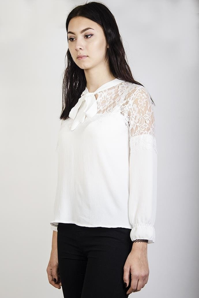 Biała bluzka koszulowa z kokardą