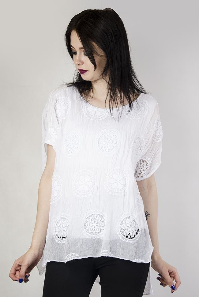Biała bluzka z haftowanymi kółeczkami