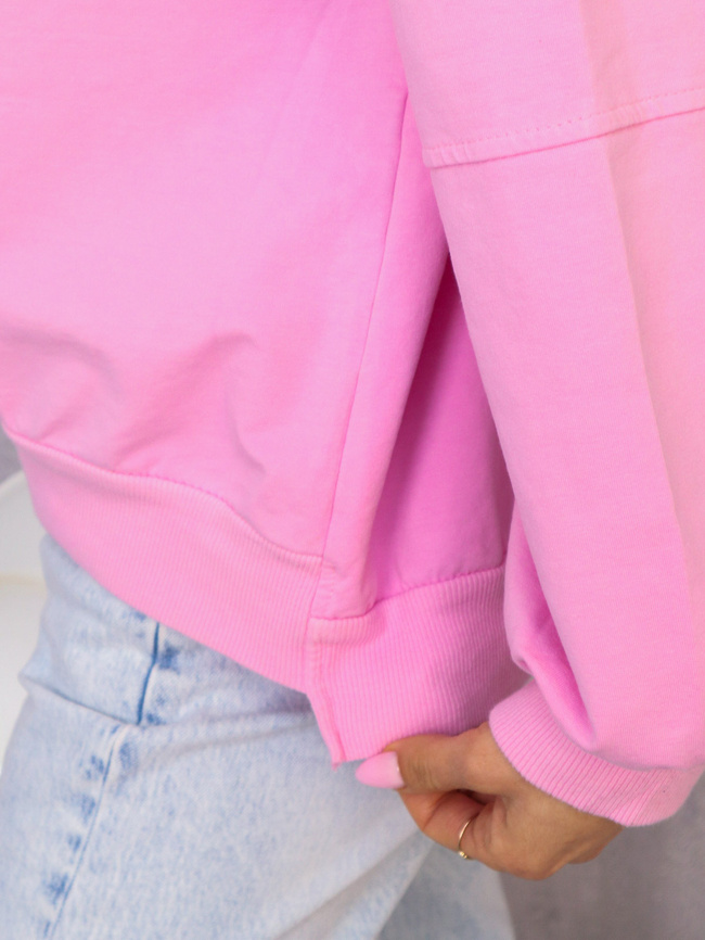ASYMETRYCZNA BLUZA OVERSIZE Z PRZESZYCIAMI NA RĘKAWACH- RÓŻOWA