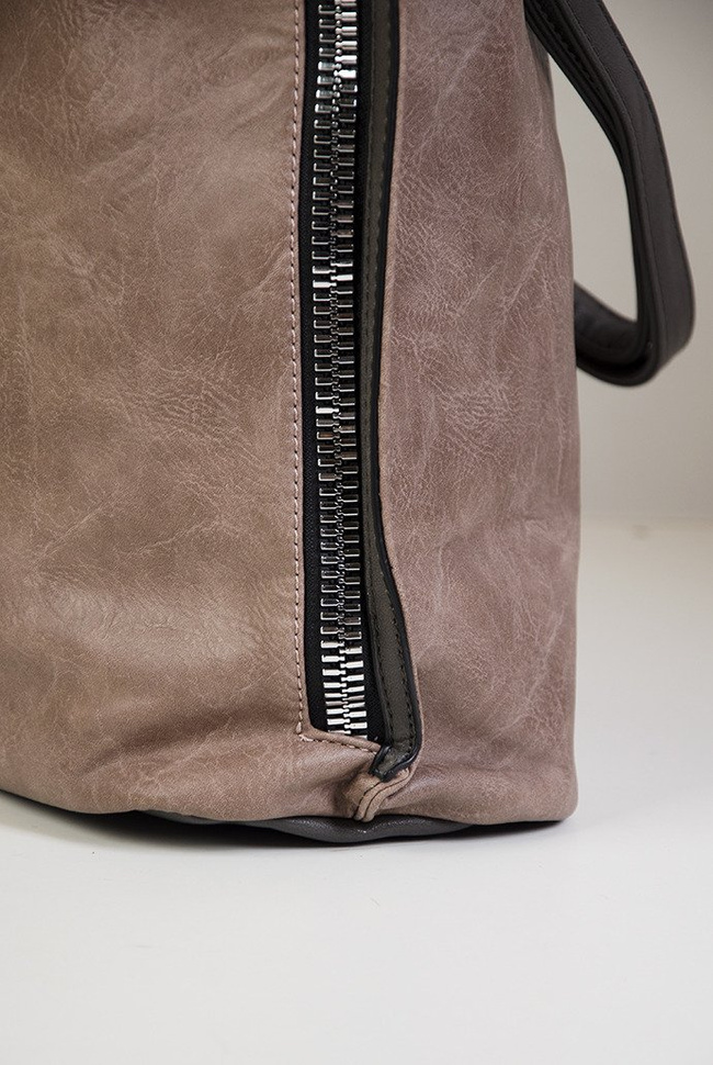 Duża beżowa torebka z ozdobnym zamkiem z boku