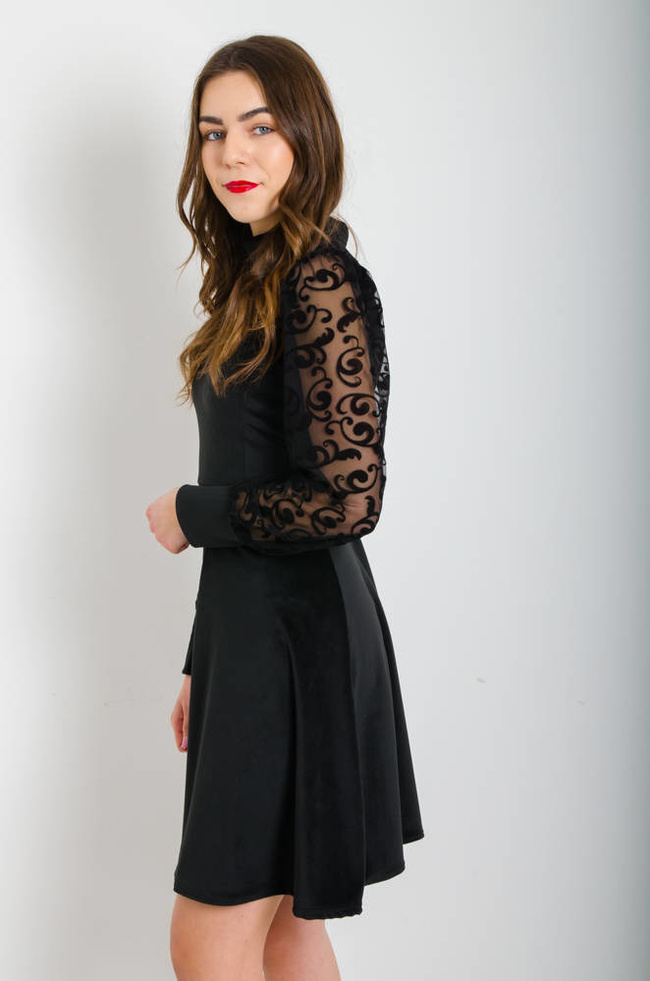 CZARNA WELUROWA SUKIENKA MINI Z WSTAWKAMI Z SIATKI