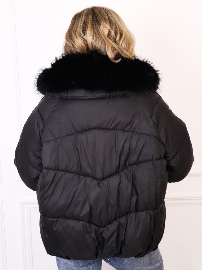 KURTKA Z FUTERKIEM ZAPINANA NA ZAMEK I ZATRZASKI- CZARNA