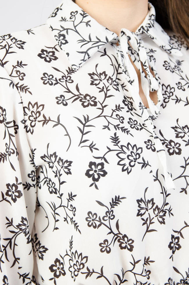 BIAŁA SUKIENKA W KWIATY