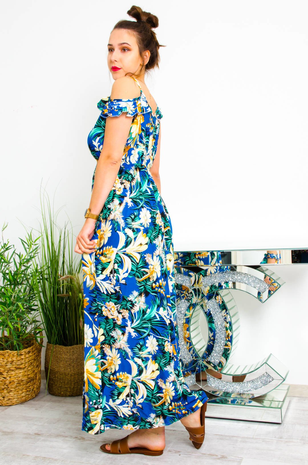 Niebieska sukienka maxi w kwiatowy wzór - Olika