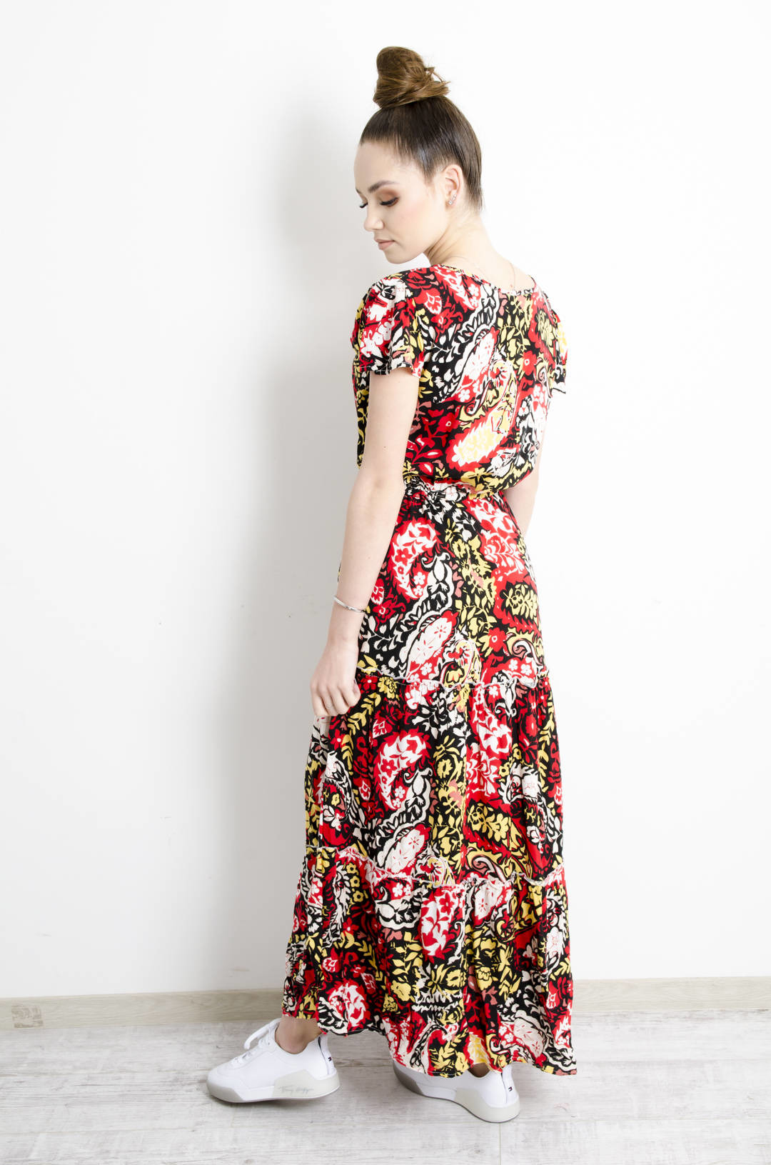 Sukienka maxi wzorzysta wiązana w pasie - czerwona - Olika