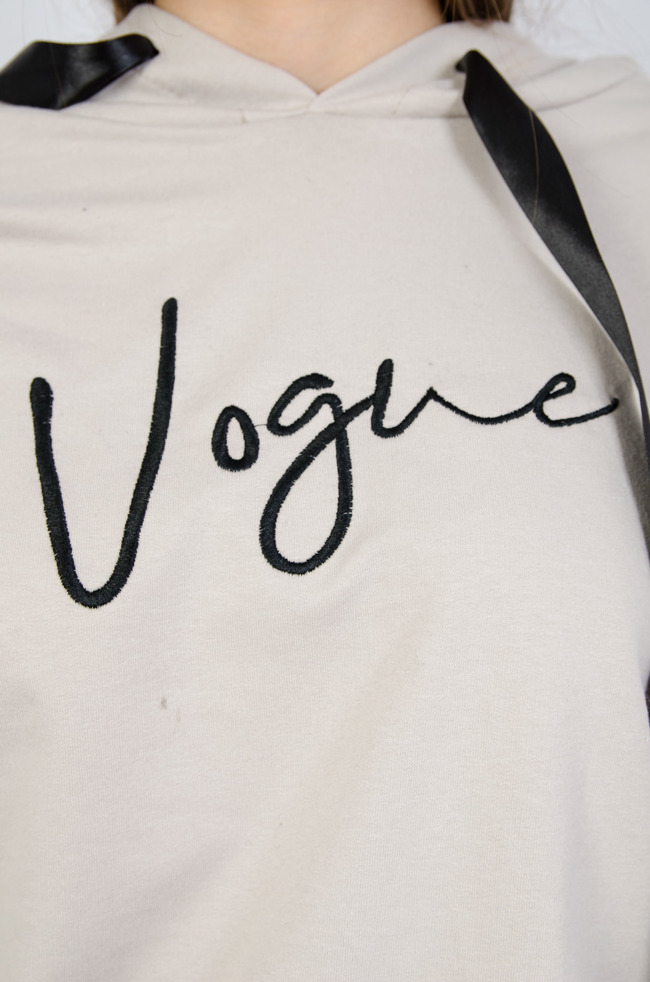  Bluza z kapturem w kolorze beżowym z napisem " vogue"