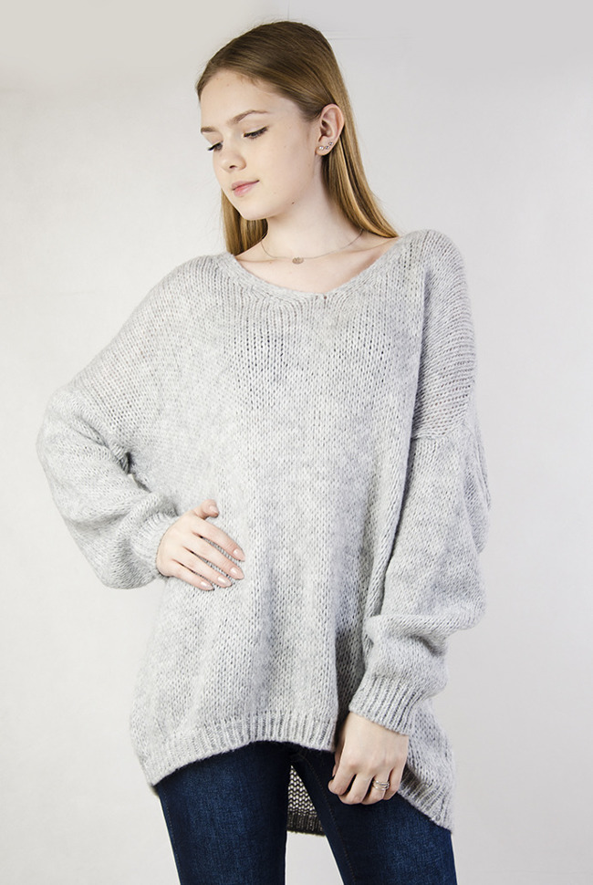  Luźny oversizowy sweter w kolorze szarym