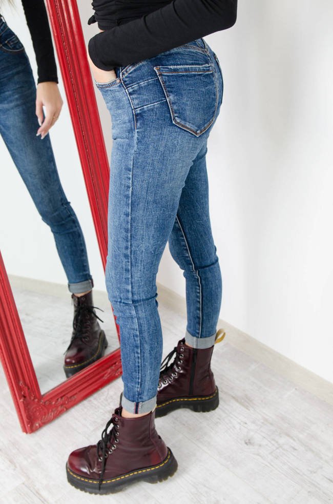  Spodnie jeansowe typu push up. Polecane dla wysokich