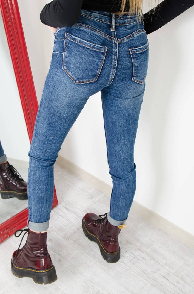  Spodnie jeansowe typu push up. Polecane dla wysokich