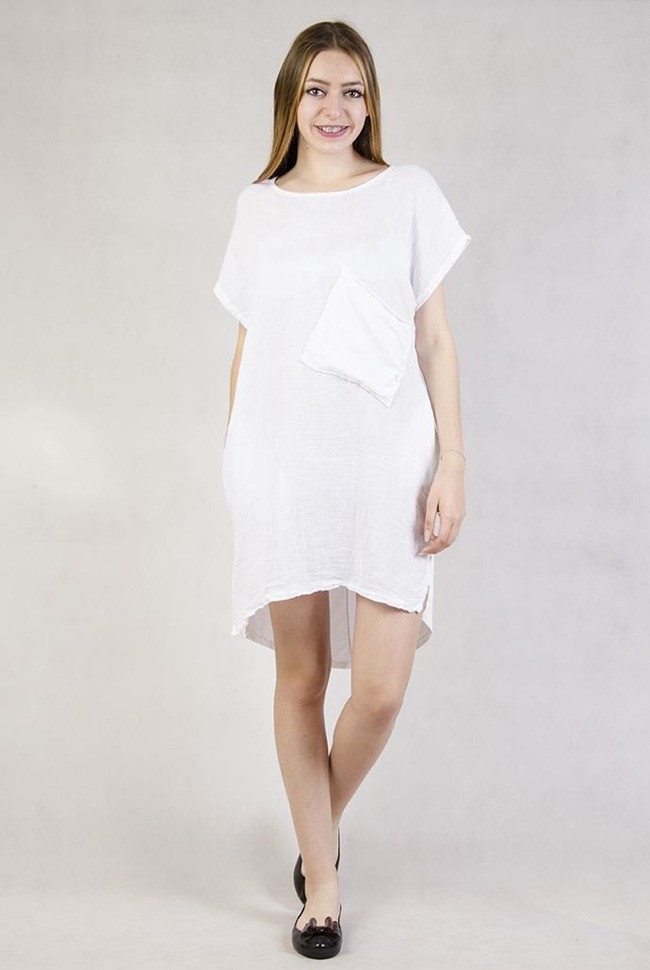 Asymetryczna sukienka z dużą kieszenią biała