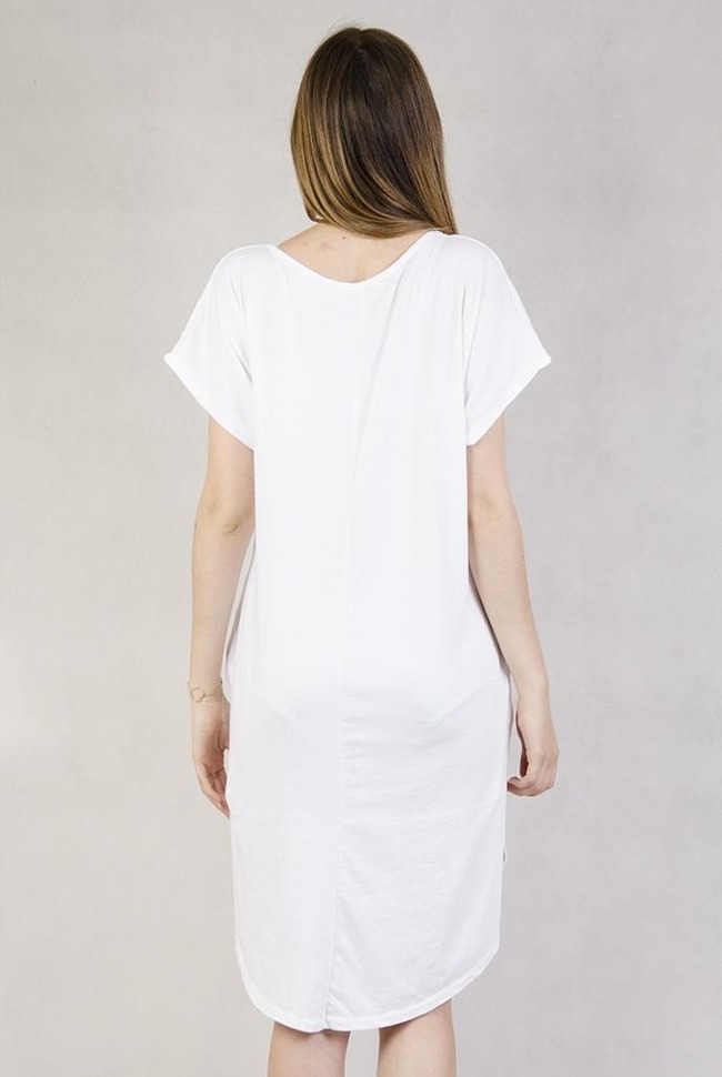 Asymetryczna sukienka z dużą kieszenią biała
