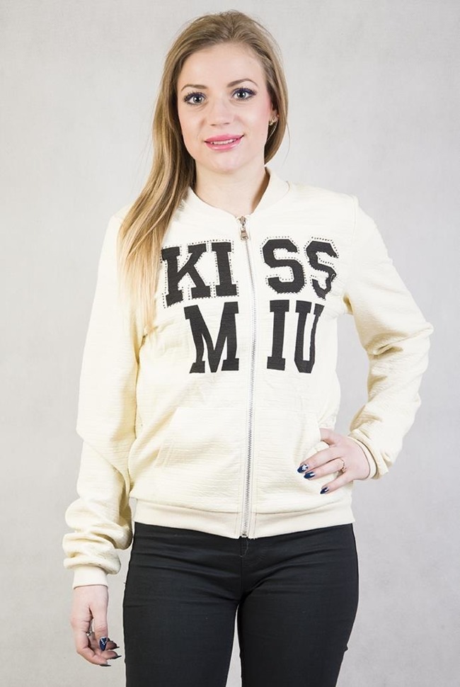 Beżowa bluza z napisem "Kiss MIU"
