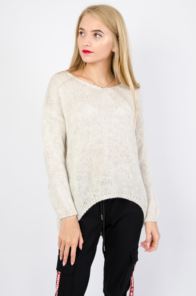 Beżowy sweter oversize