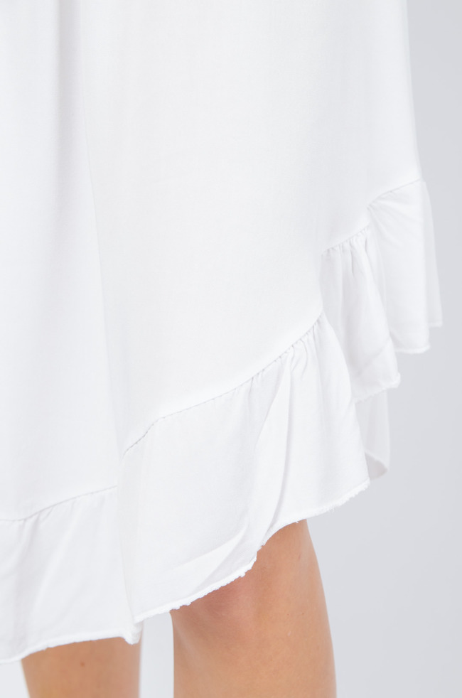 Biała asymetryczna sukienka z hiszpańskim dekoltem 