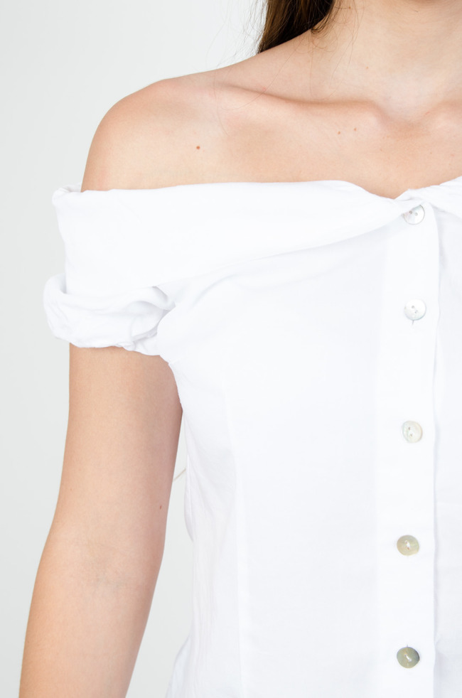 Biała bluzka hiszpanka z guzikami na przodzie 