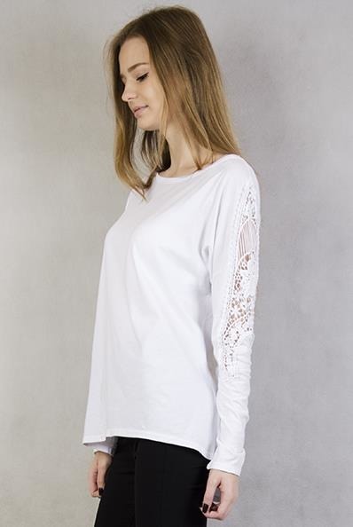 Biała bluzka z haftowanymi kwiatami