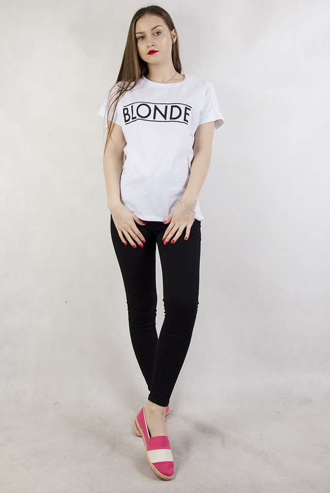 Biała bluzka z napisem " Blonde"