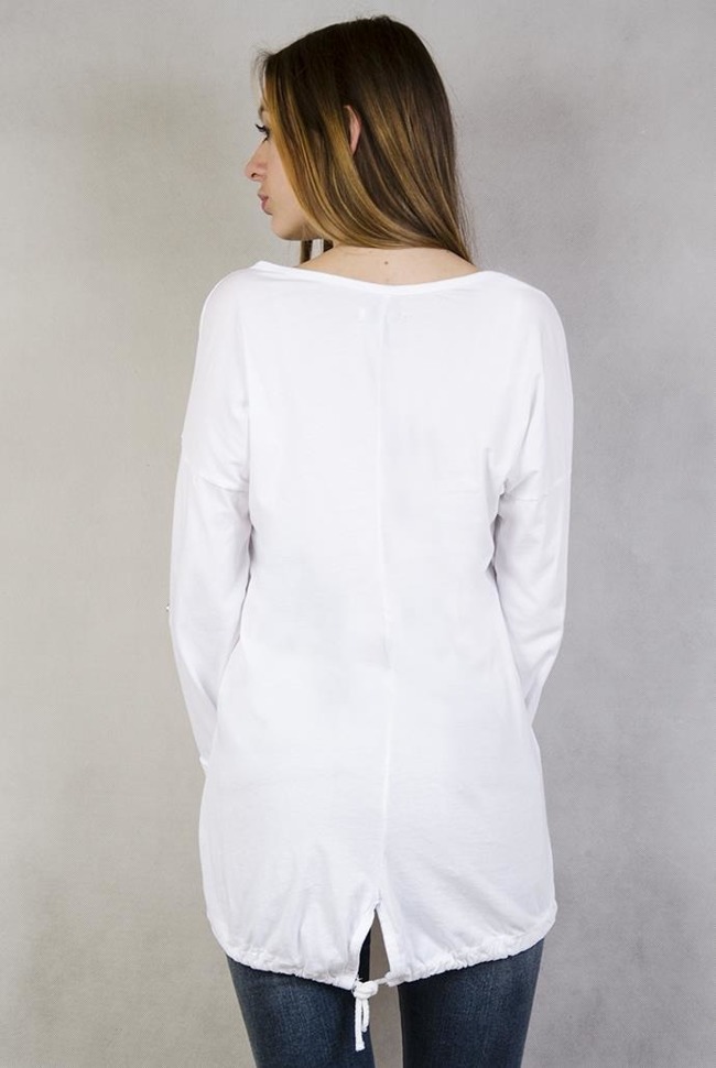 Biała bluzka z podwijanymi rękawami i ażurową kieszonką