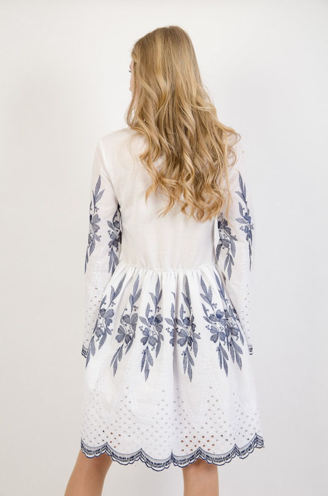 Biała haftowana sukienka z ażurowymi wstawkami 