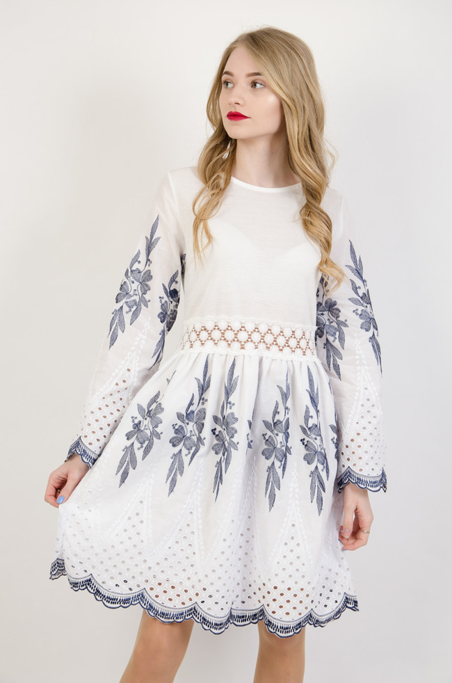 Biała haftowana sukienka z ażurowymi wstawkami 