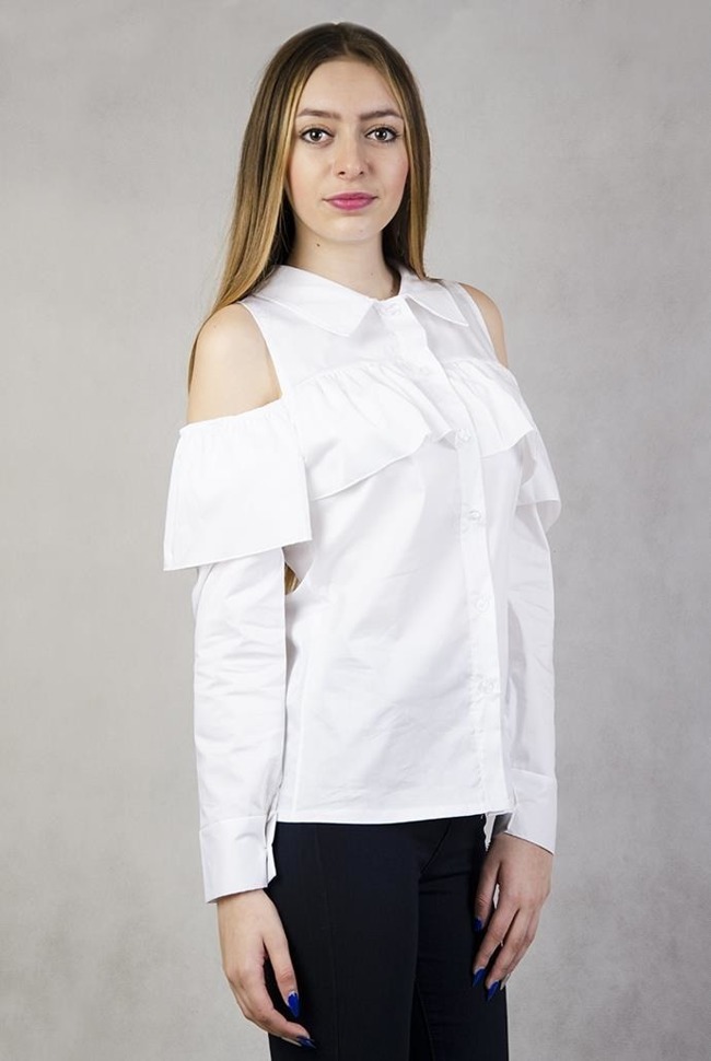 Biała koszula z falbaną i odkrytymi ramionami
