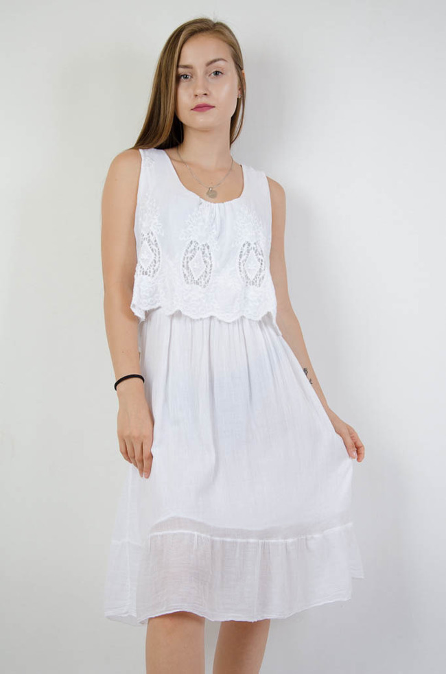 Biała sukienka z ażurowym crop topem 