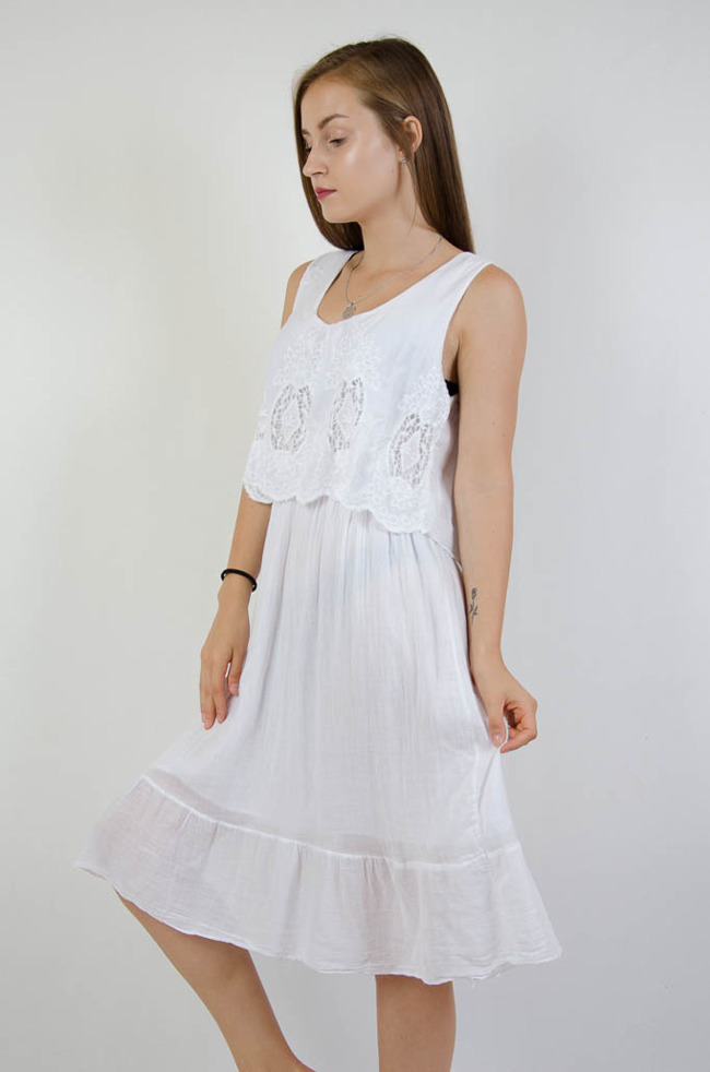 Biała sukienka z ażurowym crop topem 