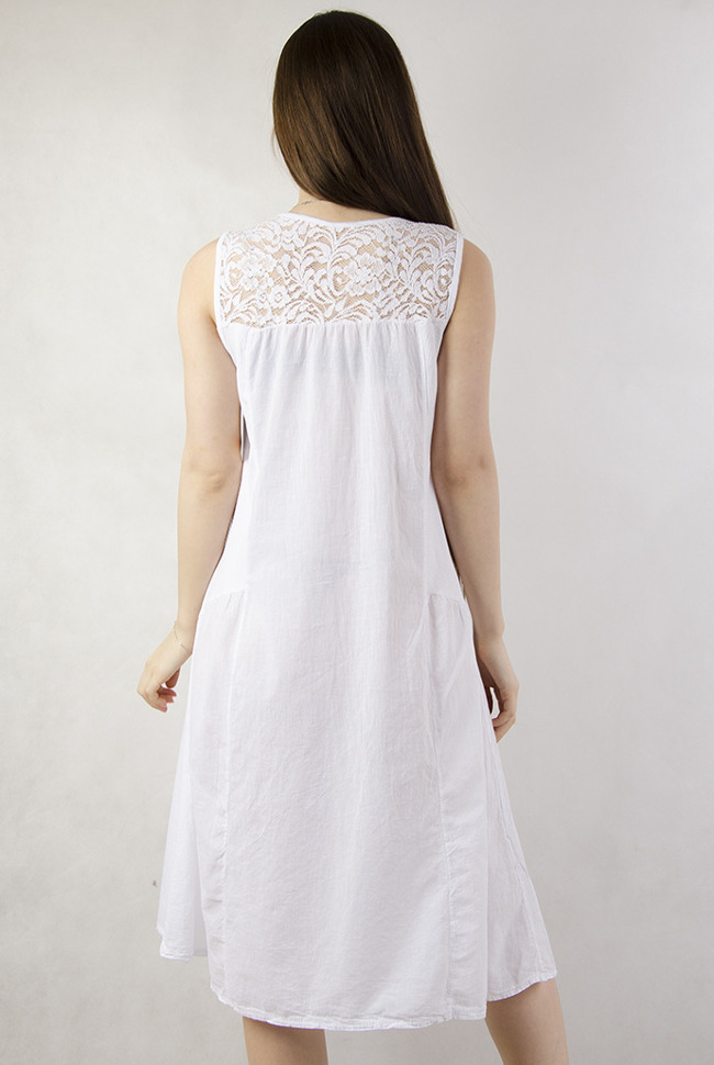 Biała sukienka z koronkowymi elementami