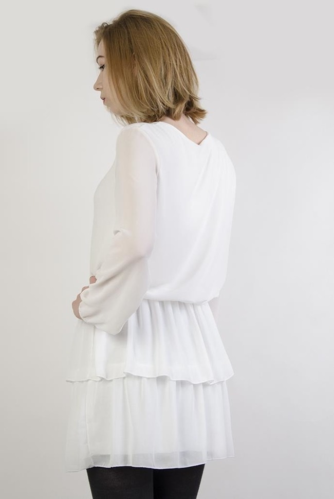 Biała szyfonowa sukienka z wiązaniem i falbanami
