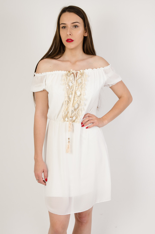 Biała szyfonowa sukienka z wiązaniem i złotymi cekinami na przodzie