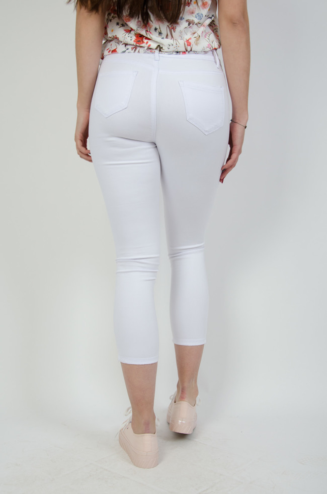 Białe wyszczuplające  spodnie z asymetryczną nogawką 