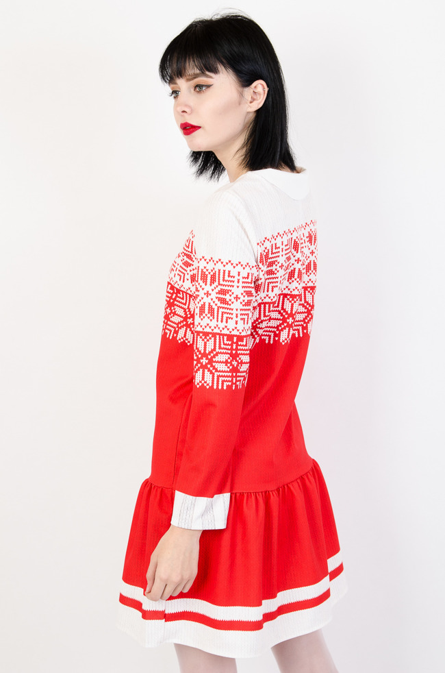Biało czerwona sukienka z motywem świątecznym 