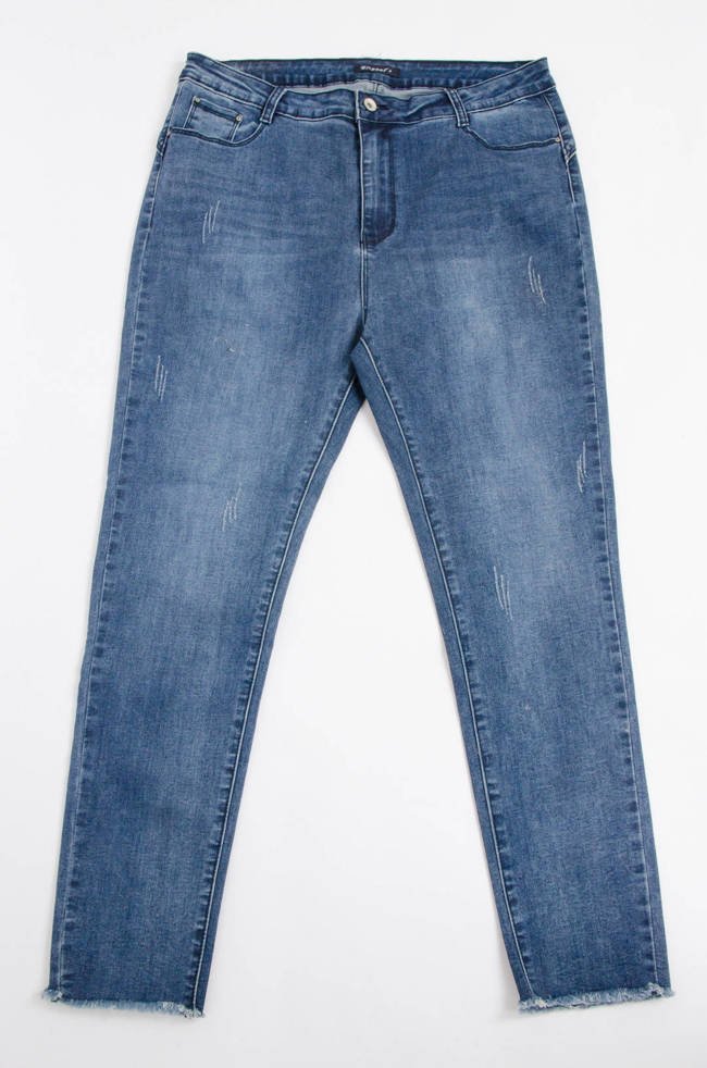 Ciemne spodnie jeansowe z drobnymi przetarciami plus size