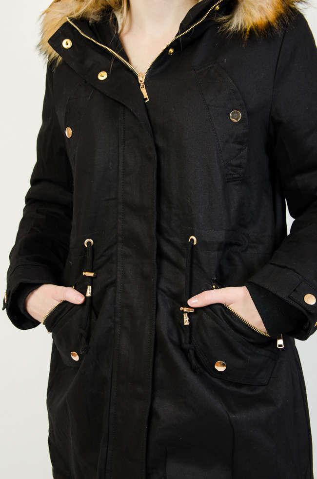 Czarna  asymetryczna kurtka ze ściągaczem w pasie 