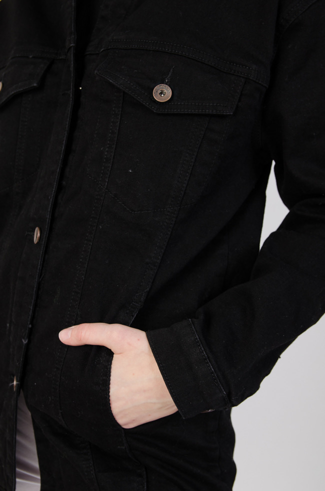 Czarna kurtka jeansowa bez przetarć
