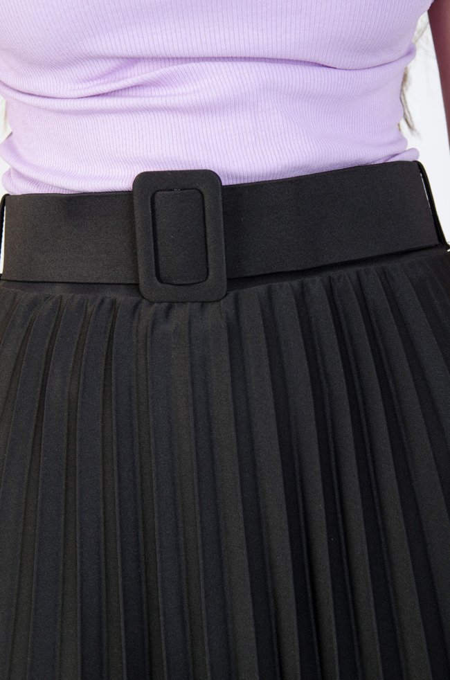 Czarna plisowana spódnica midi z paskiem