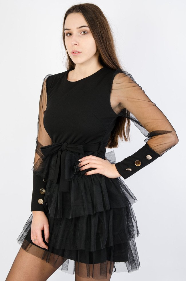 Czarna sukienka z tiulowym dołem i bufiastymi rękawami