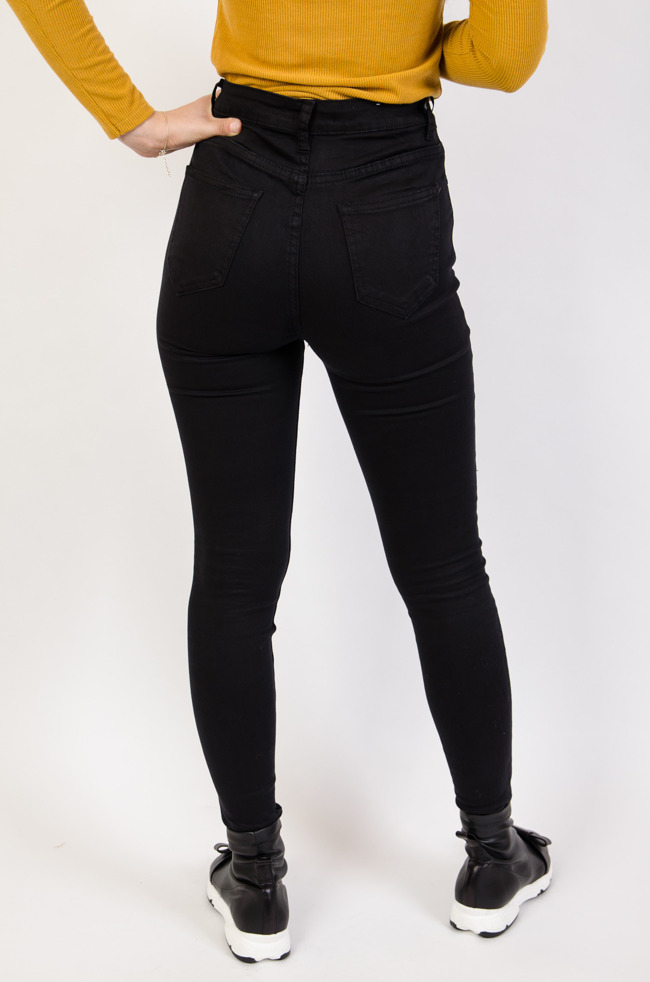 Czarne przylegające spodnie jeansowe