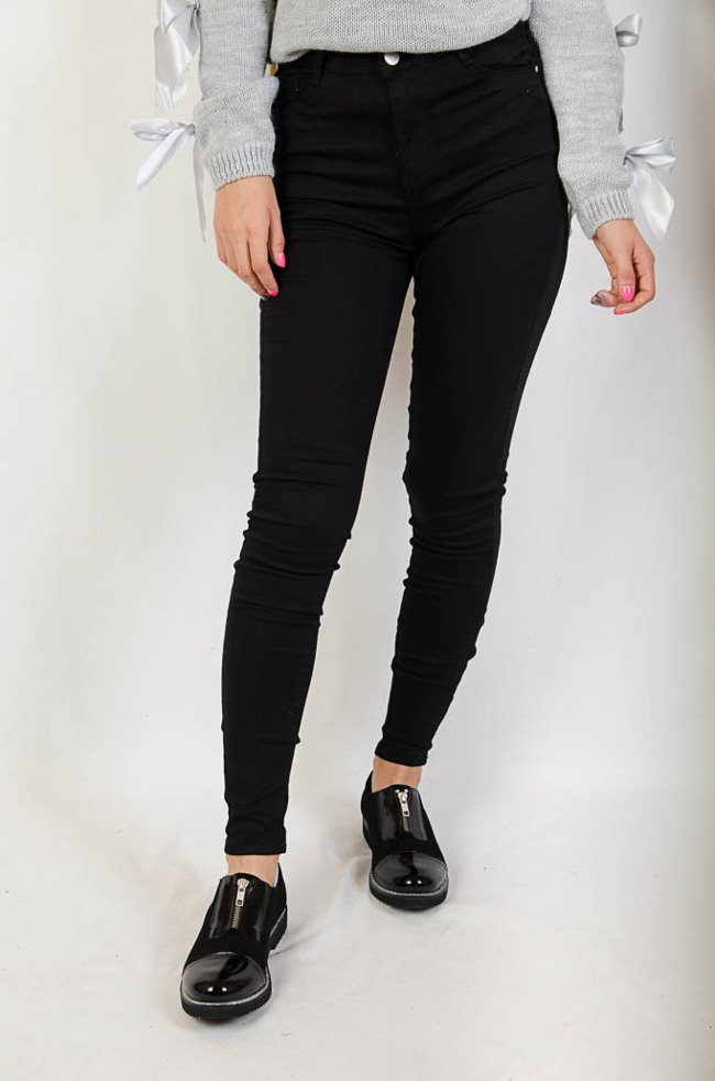 Czarne spodnie jeansowe z zamkiem z tyłu