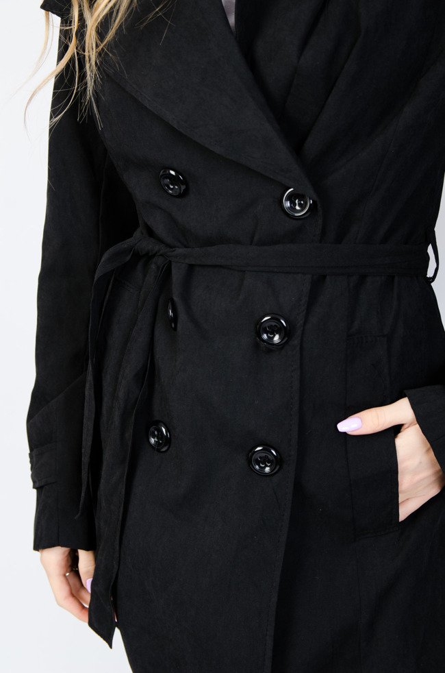 Czarny płaszcz typu trencz