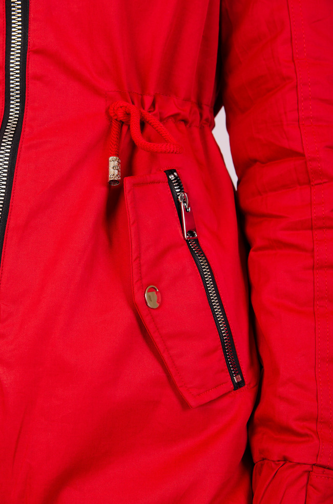 Dwustronna kurtka w kolorze czerwono-czarnym 